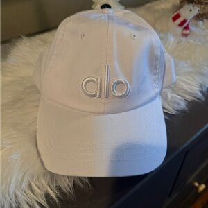 ALO Yoga Off-Duty White Cap